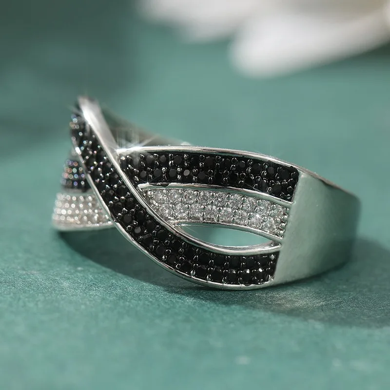 Vintage-Ring für Damen mit eingelegten schwarzen und weißen CZ-Steinen, trendige silberne Farbe, geometrische Form, für den täglichen Gebrauch, Party-Schmuck, Jahrestagsgeschenk – Detail 4