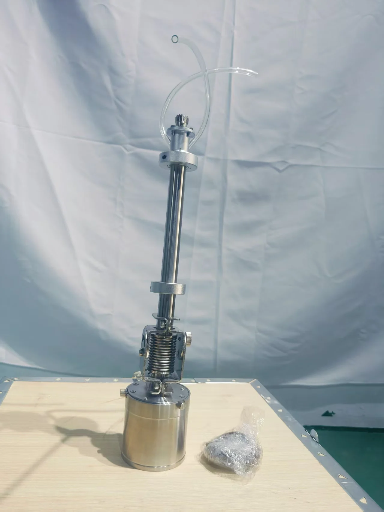 

Компактный 2-дюймовый распылительный катод для небольших вакуумных камер — источник тонкой пленки для распыления постоянного тока