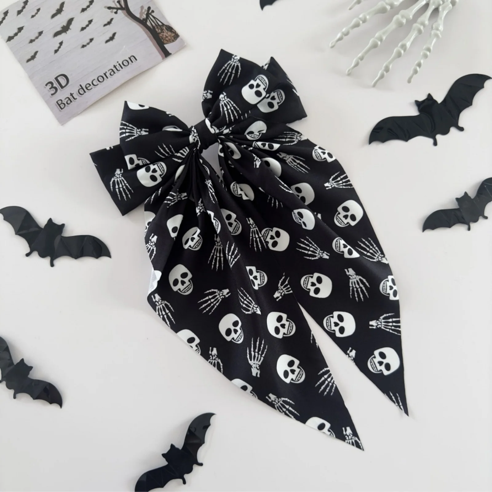 1PC Halloween Damen Lustige Haarspange mit Schleife im dunklen Stil, Haarschmuck mit Totenkopf- und Knöchelmuster, geeignet für den Alltag – Detail 3