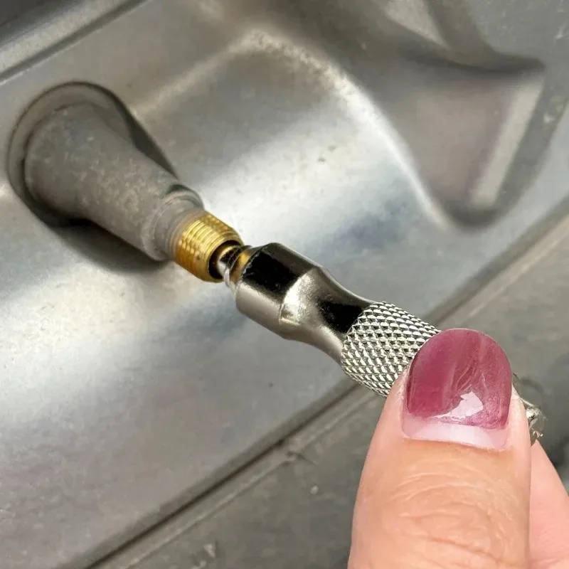 Universele bandenreparatieschroevendraaier roestvrij staal roestwerende bandventielverwijderaar met sleutelhanger bandventielsleutel