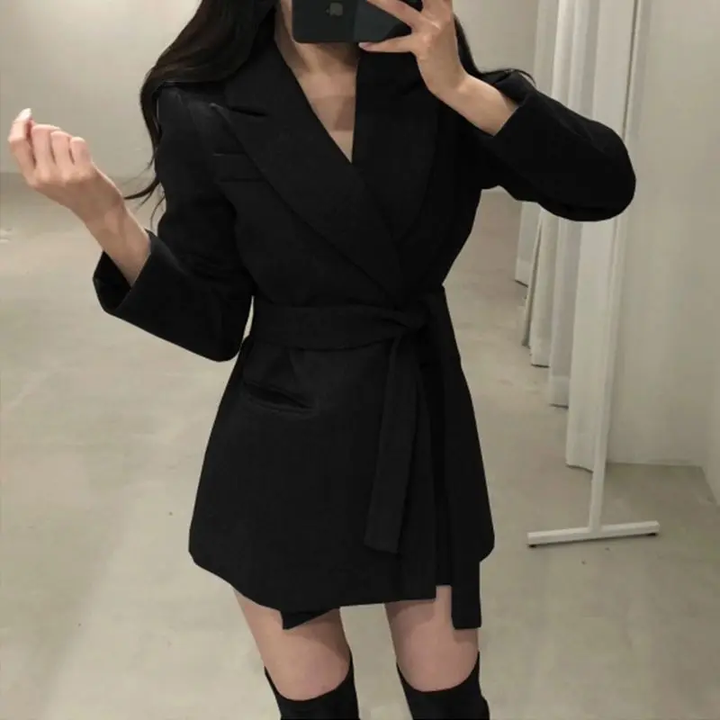 2025年春新作・秋新作　韓国風　ネットセレブ風　小さめスーツジャケット　レディース　シック　ミディアム丈スーツ　ベルト付き　スリム　細身