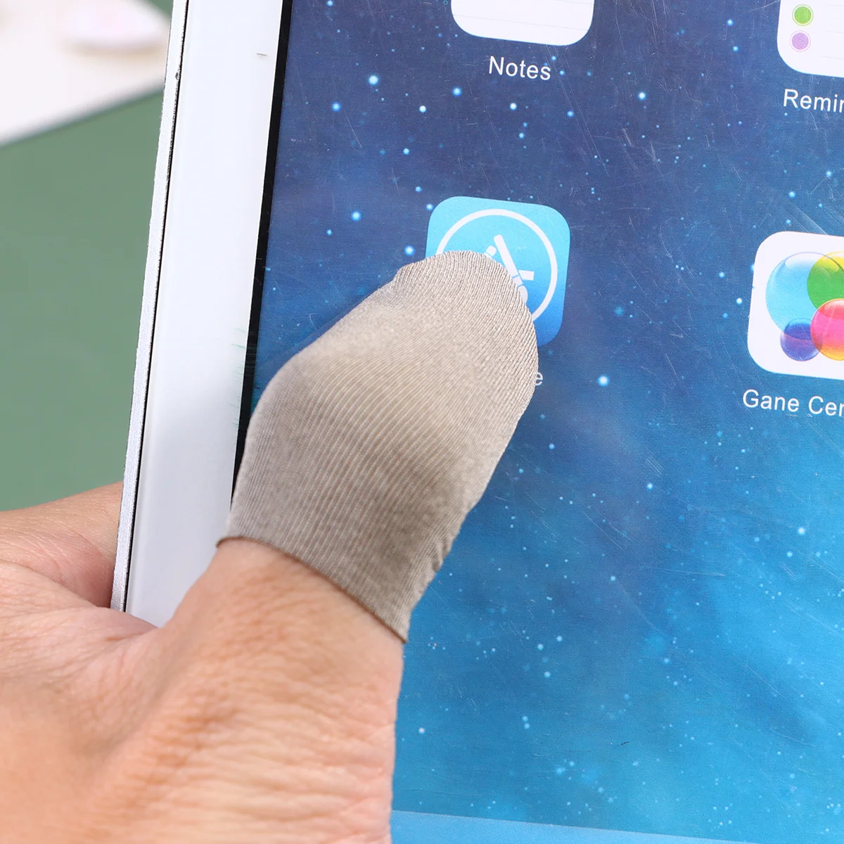 

5Pcs Silver Fiber Game Finger Covers Ultra-Thin Anti-Slip Sweatproof Screen Touch Phone Game Playing Accessory for Smooth