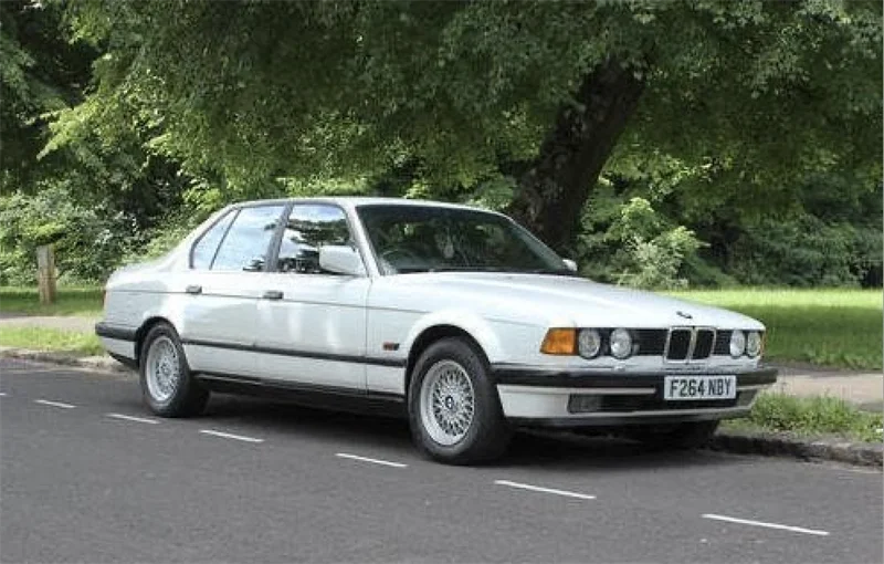 

MINICHAMPS 1:18 1986 E32 730i Full Open White Diecast Collector's Vehicle Model Car