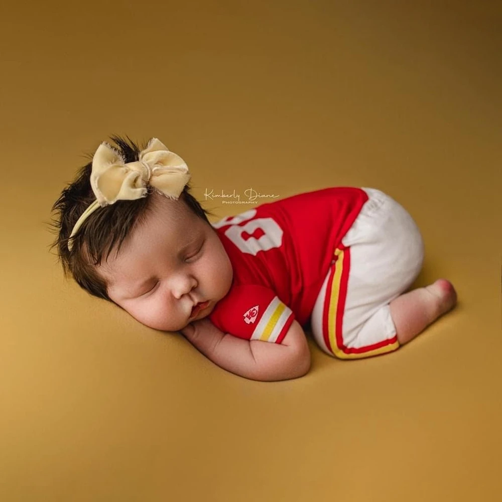 Newborn Photography Props Baby Boy Football Jersey Romper Set with Hat American Football Photo Shoot Outfit Newborn Photo Prop
