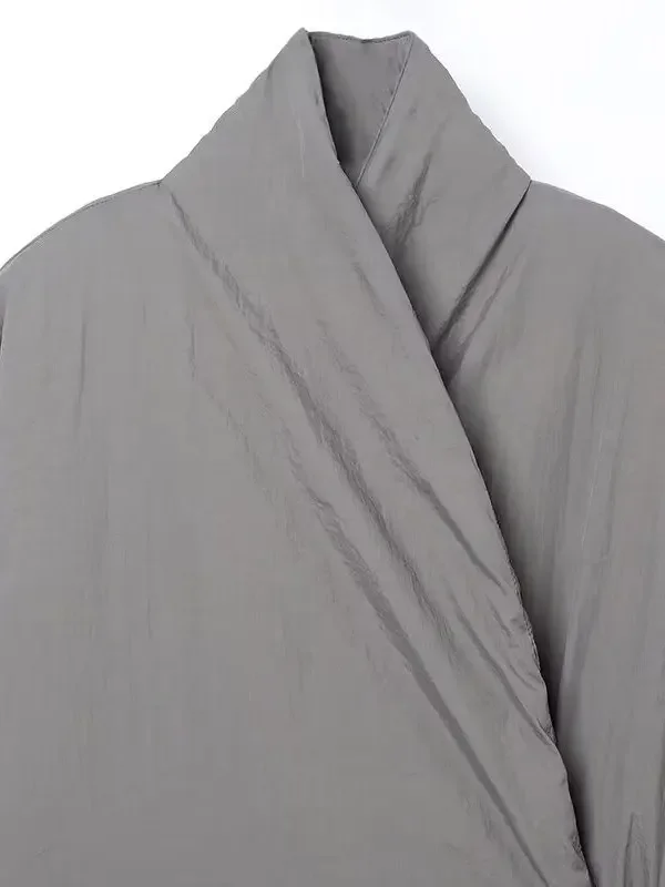 Zimowy płaszcz bawełniany damski, dwurzędowy, z paskiem, w stylu kimono, ze stójką.