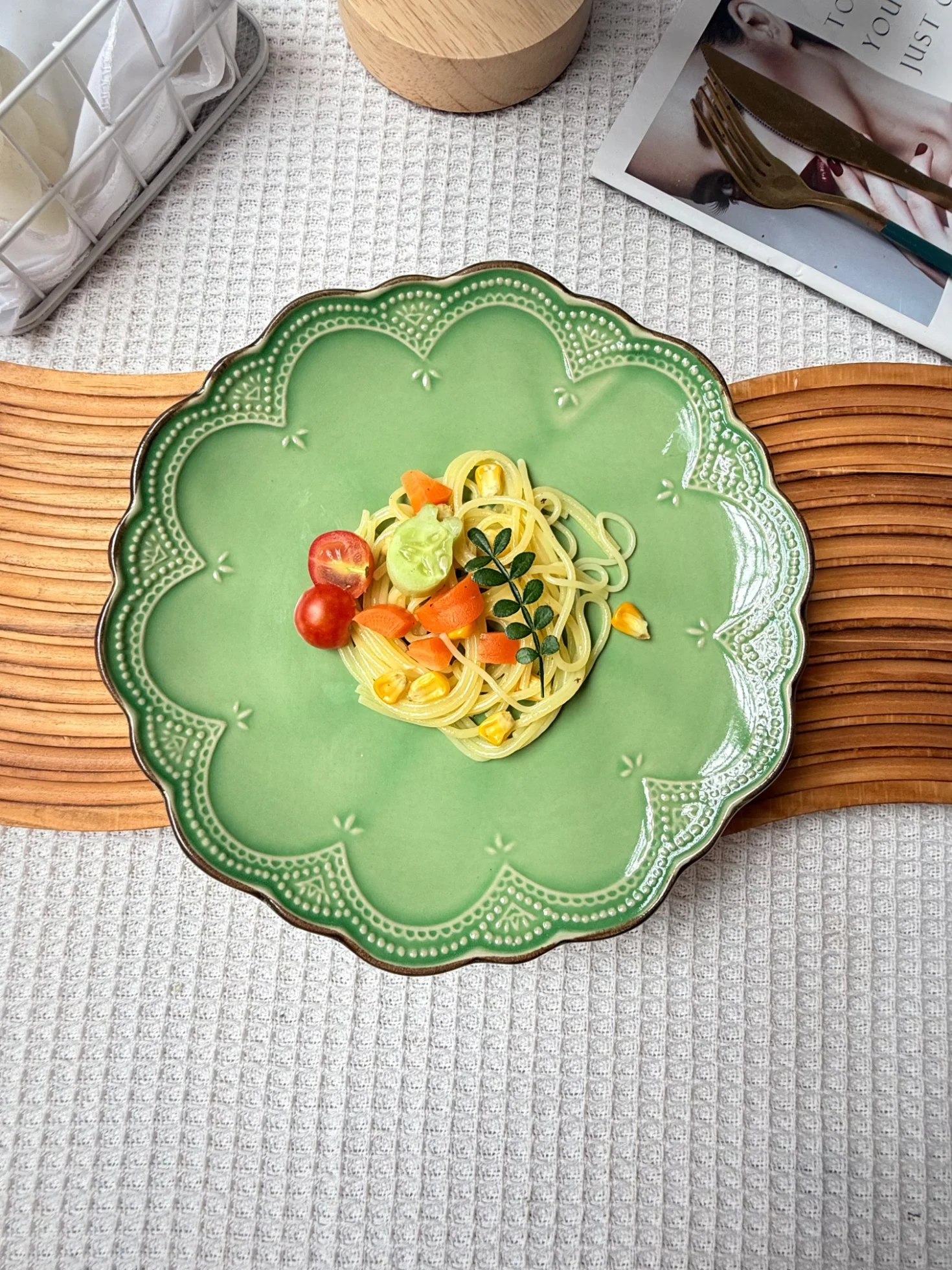 

European Embossed Lace Plates Ins High-value French Tableware Light Luxury Retro Made Old Ceramic Plates