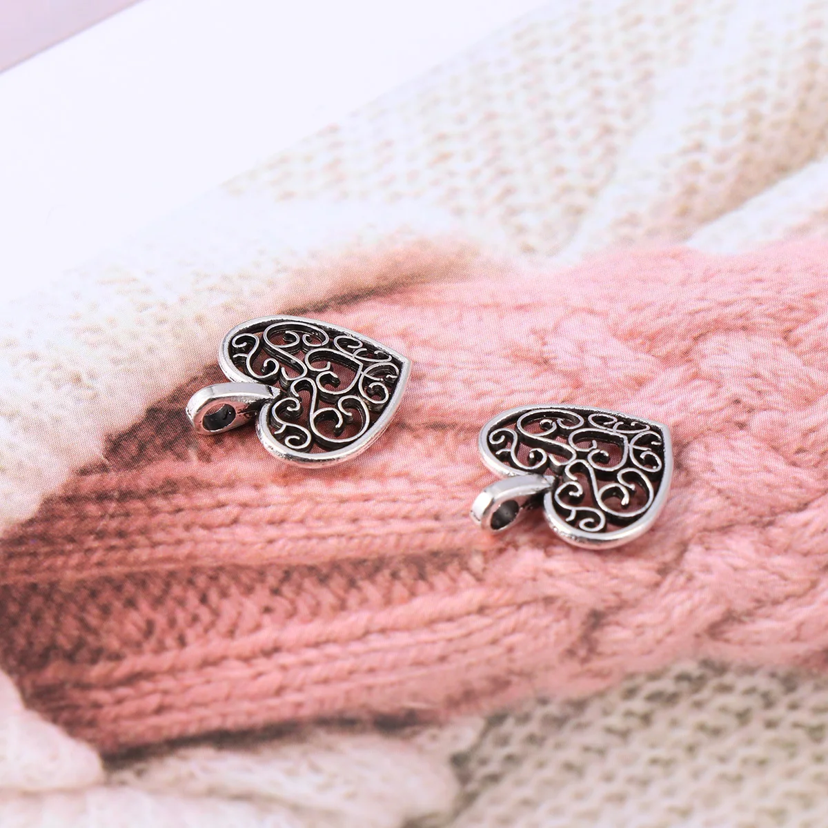 

50Pcs Tiny Hollow Heart Metal Pendants DIY Jewelry Making Charms for Anklet Cellphone Decor Sweater Chain Zipper Pull