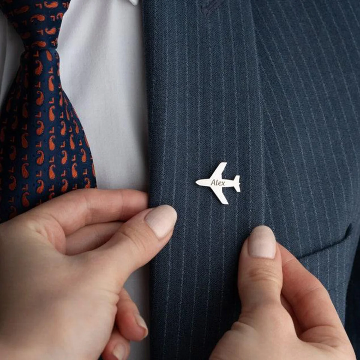 Custom Hollow Name Brooch Airplane Pins Personalized Model Airplanes Nameplate Brooches For Women Men Stainless Steel Jewelry