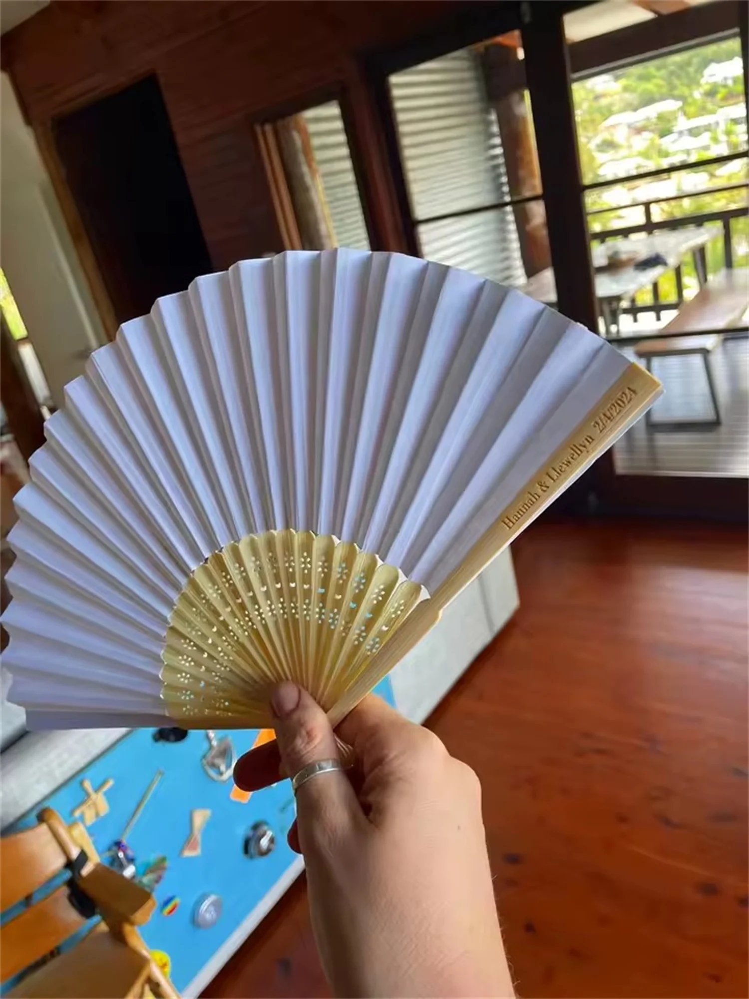 

40/60/шт. персонализированный ручной веер, складной бумажный веер, портативные принадлежности для свадебной вечеринки, небольшие подарки, свадебные принадлежности для гостей