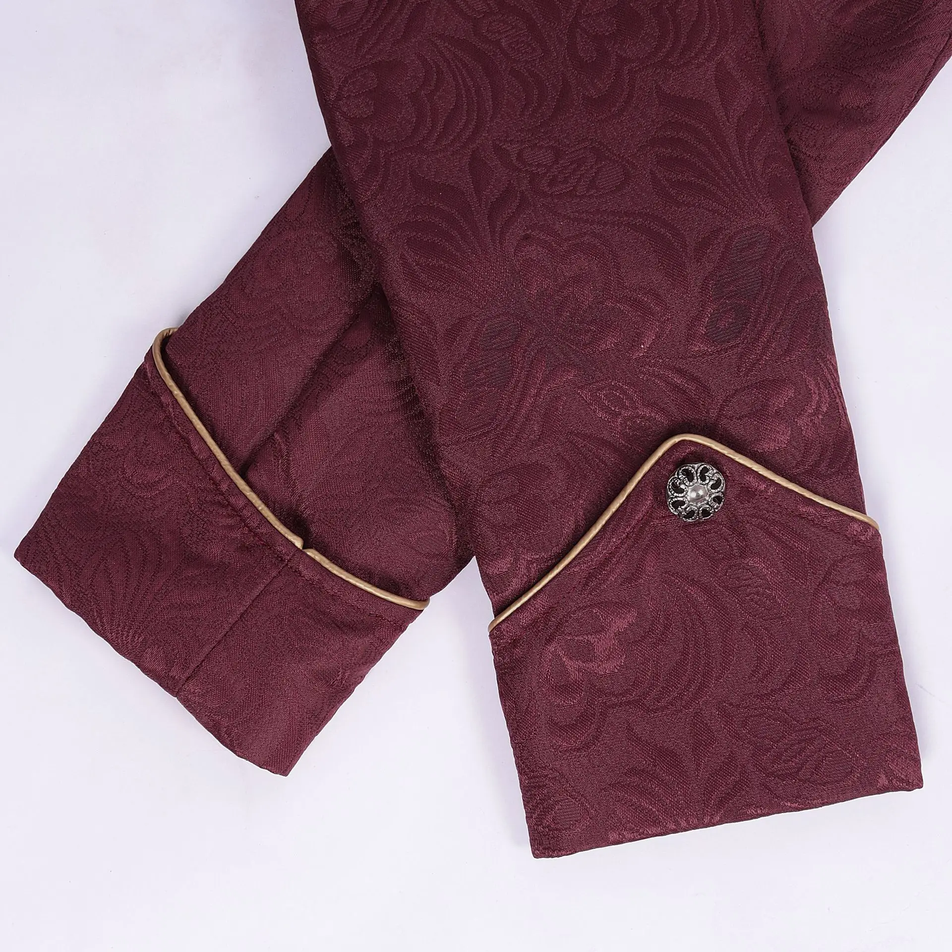 Mittelalterlicher Retro-Frack – Winter Clothing Material Bewertung und Preis
