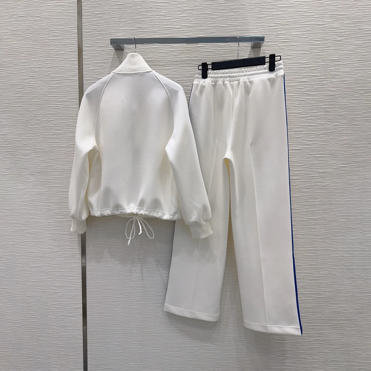 2026 high-quality women's white and blue contrasting casual sports suit--hb805