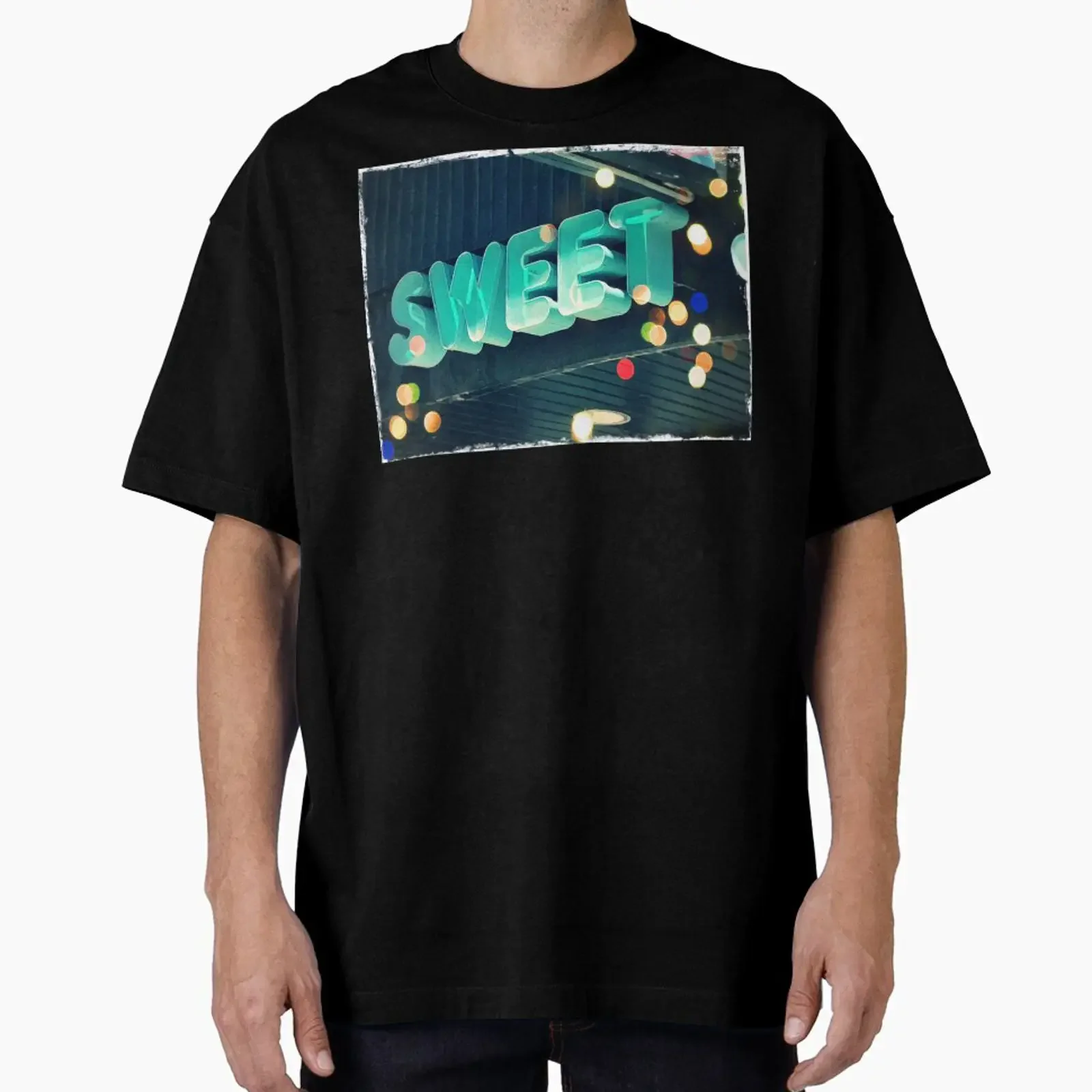Typografie im Sweet-Design, entworfen und verkauft von tamzcolvard, Vintage-Stil, gewaschene Herrenmode, Streetwear, dehnbar, atmungsaktiv, grafisch, weich