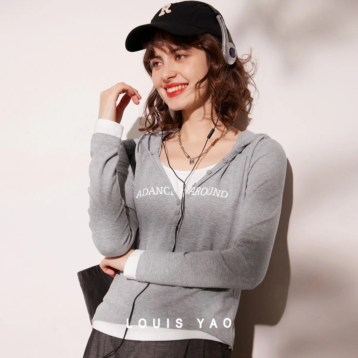 LOUIS YAO nep tweedelig gebreid overhemd met capuchon, lente en herfst, met letter bedrukt, casual gebreide damestop met lange mouwen