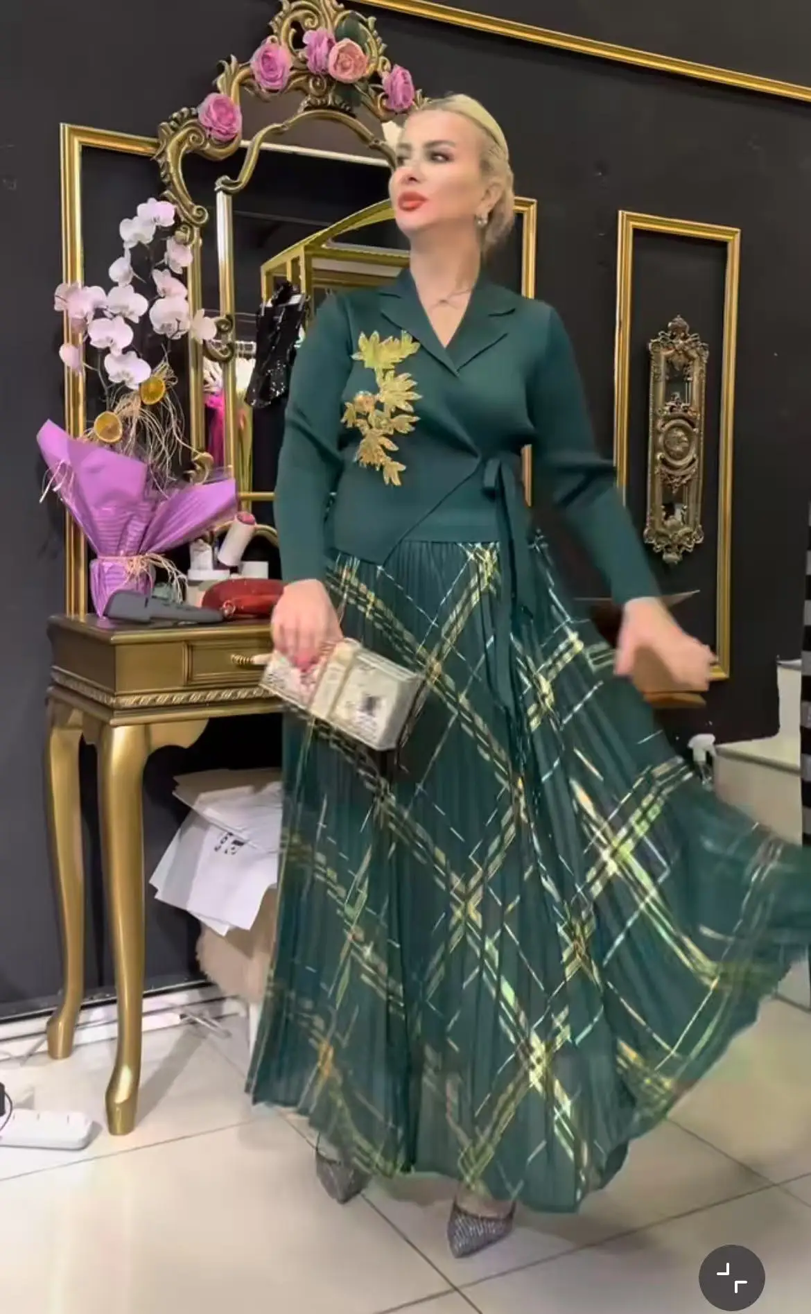 

2025 Pleated Fashion Suit Collar Handmade Embroidered Dress Fixed Flower Bronzing Pleated Dresses Women's Summer New