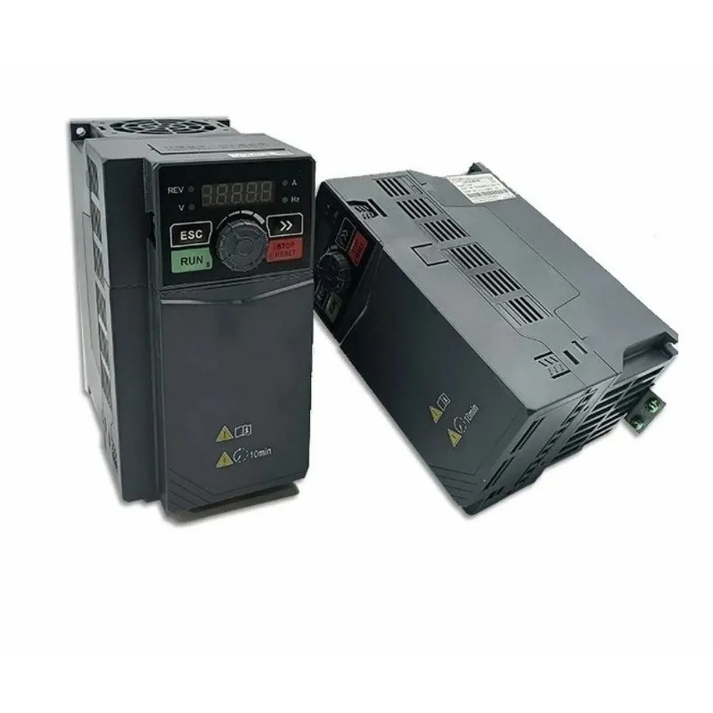 1pcs  New 2.2KW EM730-2R2-3B three-phase 380V multifunctional frequency converter