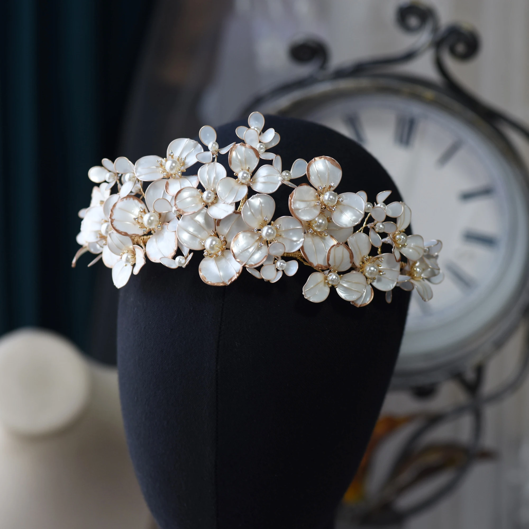 Elegant Resin Flower Rhinestone Bridal Tiaras Headpieces Wedding Hair Accessory Brides Headpieces Wedding Hair Accessory