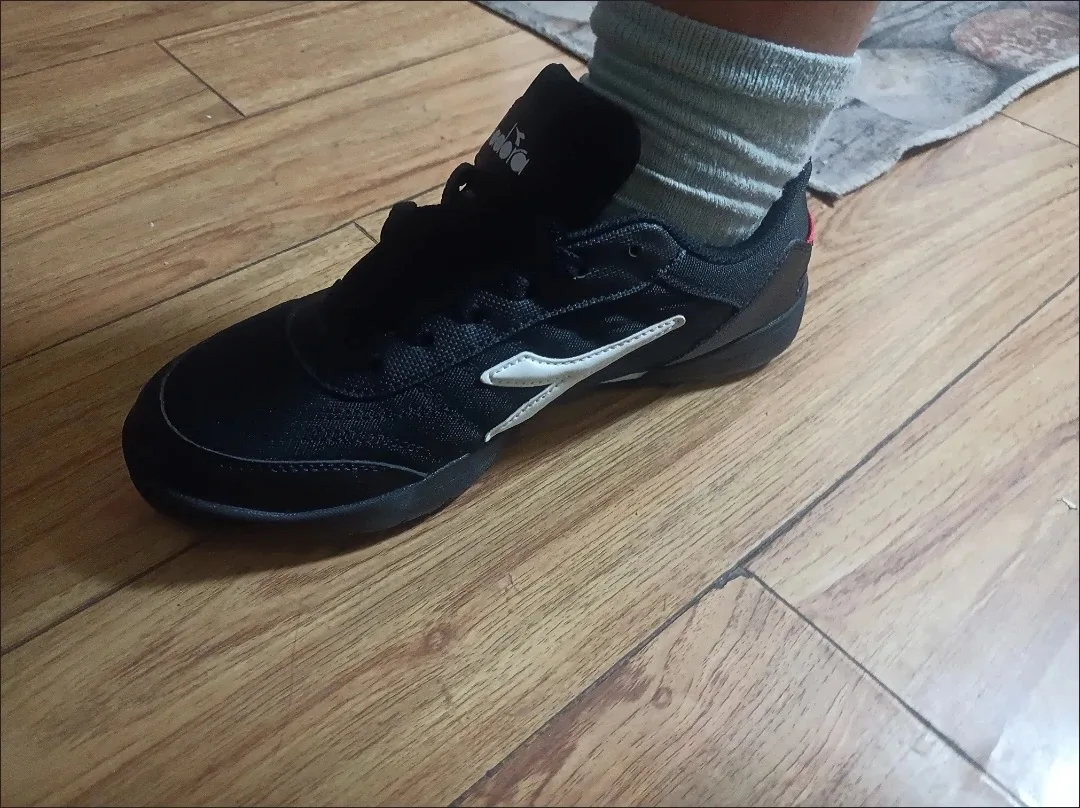 Classic Brand Soccer Shoes Big Boys Slip Resistant Indoor Training Shoes Couple Size 37-45 Mens Womens Black Turf Soccer Shoes