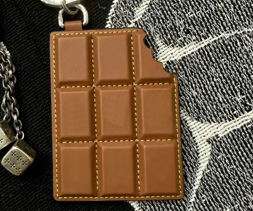 Chocolate couro bolsa acessórios, elegante saco charme, bonito criativo chaveiro, bookbag pingente, 2024