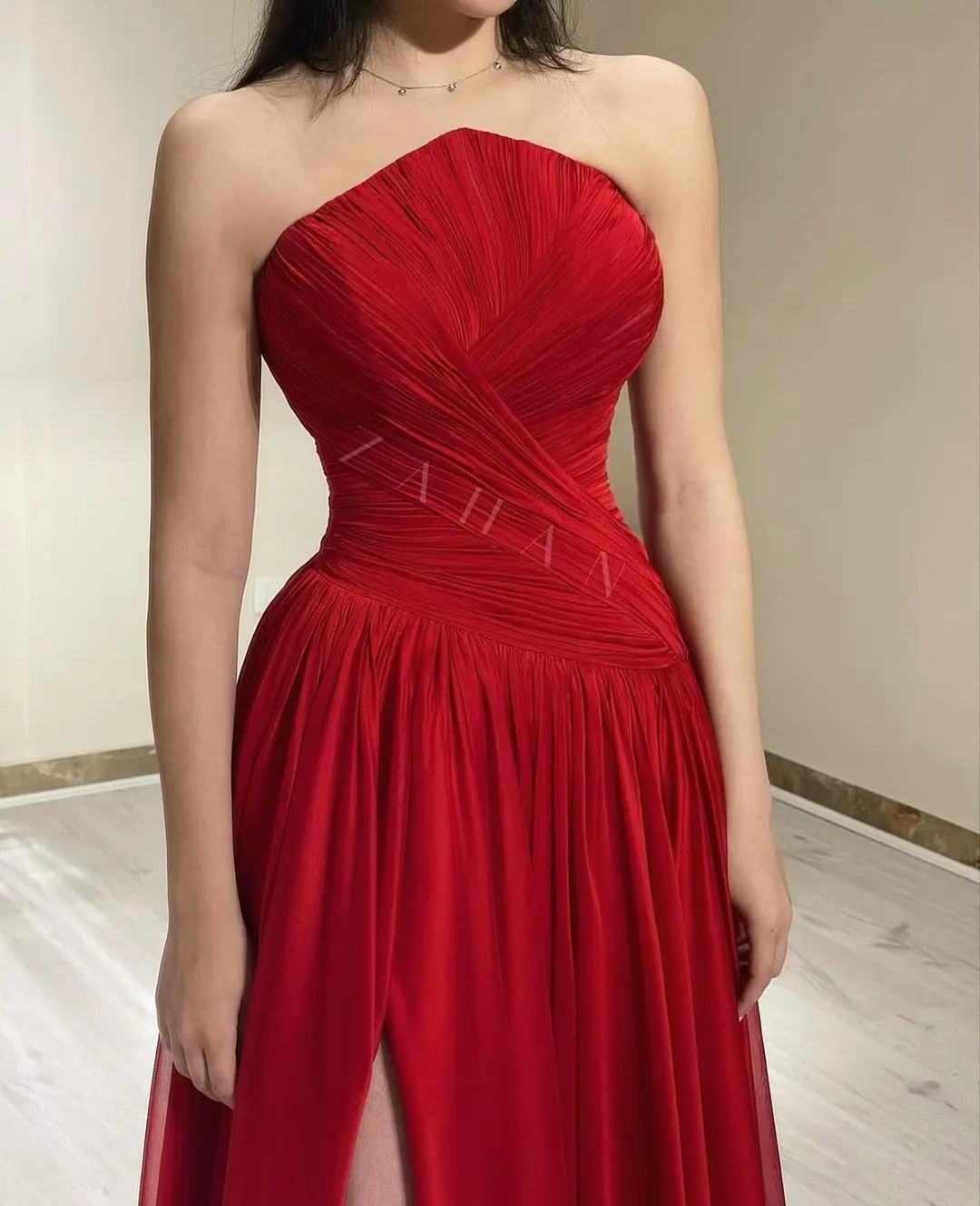 Customized Women Evening Dresses Red Chiffon Long Prom Dresses Strapless Pleated Side Split Party Gowns Special Banquet Club