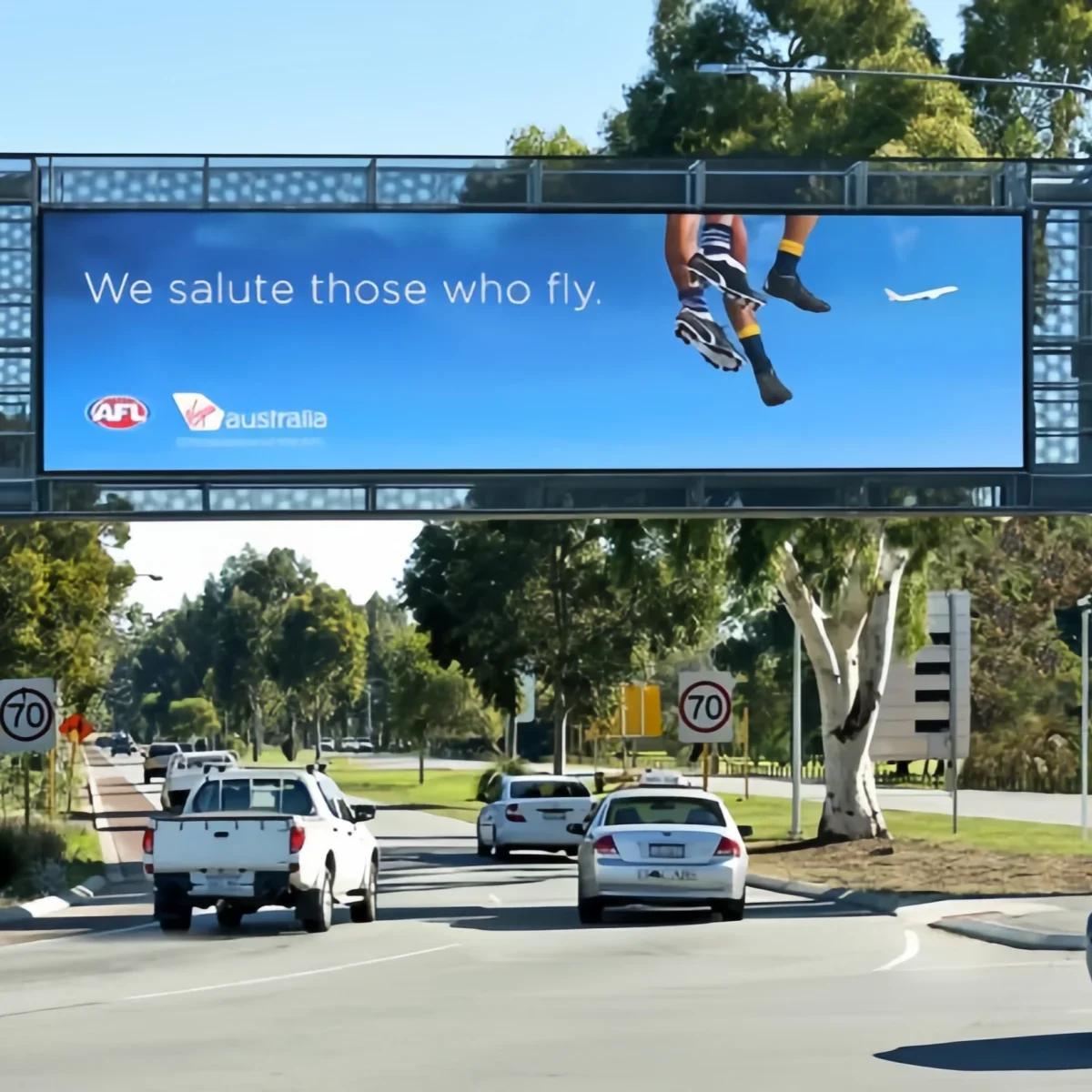 Outdoor LED Video Wall Indoor Monitoring Panel Screen LED COB Display Screen For Highway Real - Time Traffic Information