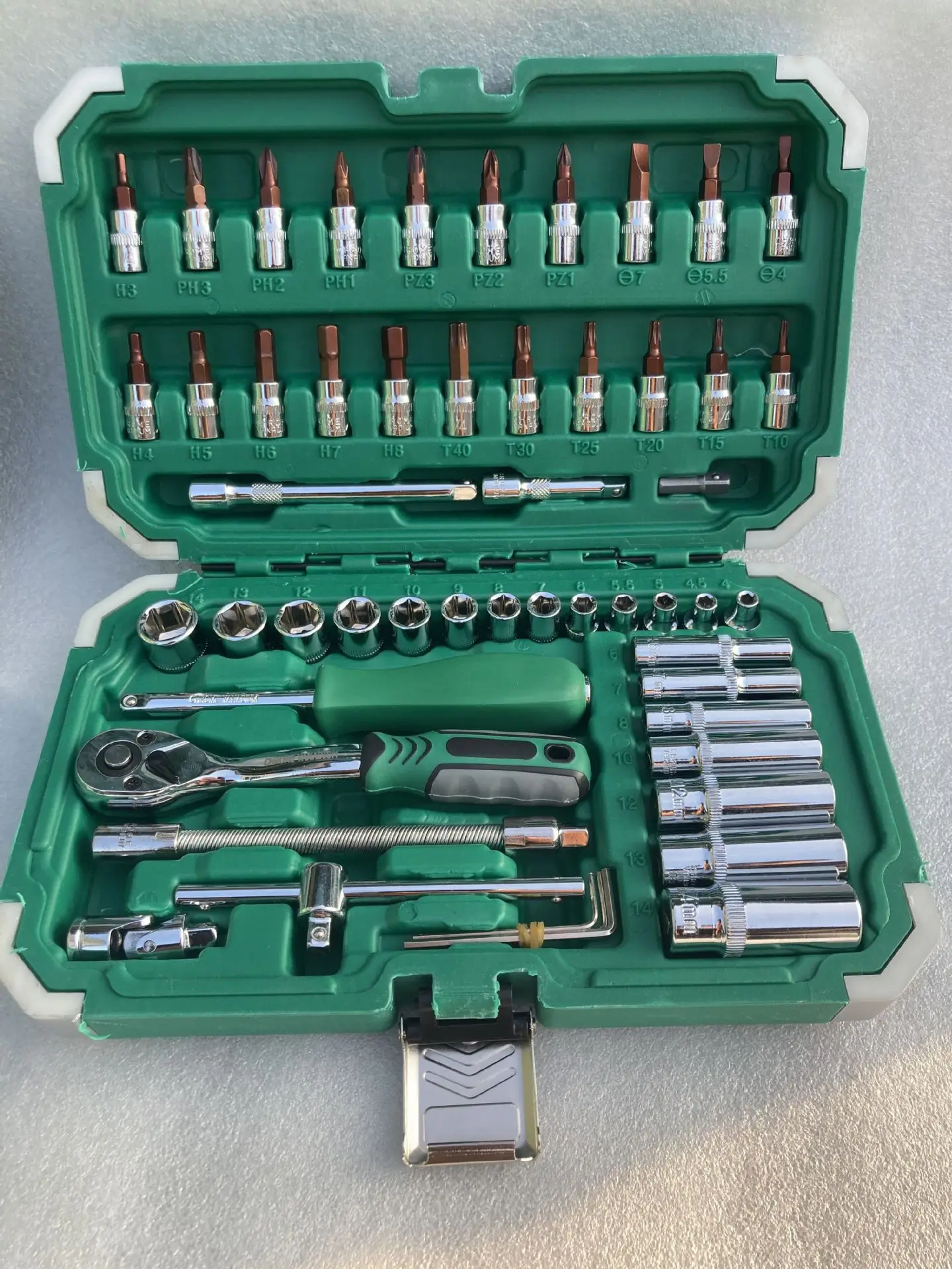 

Suitable for factory production of 72 teeth Xiaofei auto repair 53 pieces sleeve 46 pieces set wrench S2 batch head support deli