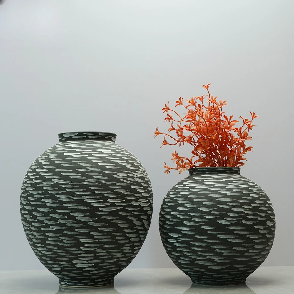 

Modern simple and creative ceramic vase, living room hand-painted flower arrangement, home dried flower ornament, handicraft