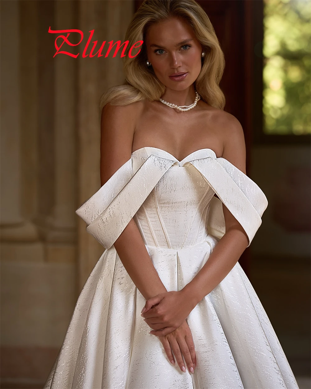 Customized Dreamy White Satin Wedding Dress High Quality Strapless Vestido De Novia Temperament Lace Up Back Robe de mariée