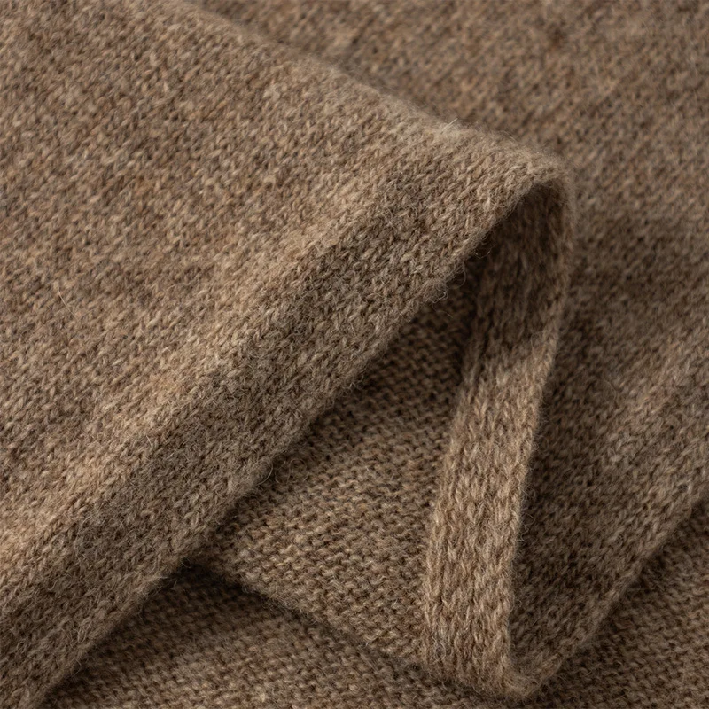 وشاح مثلث محبوك من الصوف بلون سادة