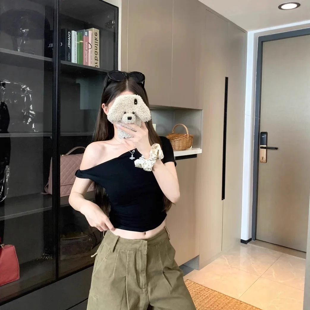 Ariseism الأمريكية الرجعية الأحمر غير المتكافئة الكتف سليم صالح تي شيرتات قصيرة الاكمام المرأة الصيف نمط جديد حار قاعدة الأعلى