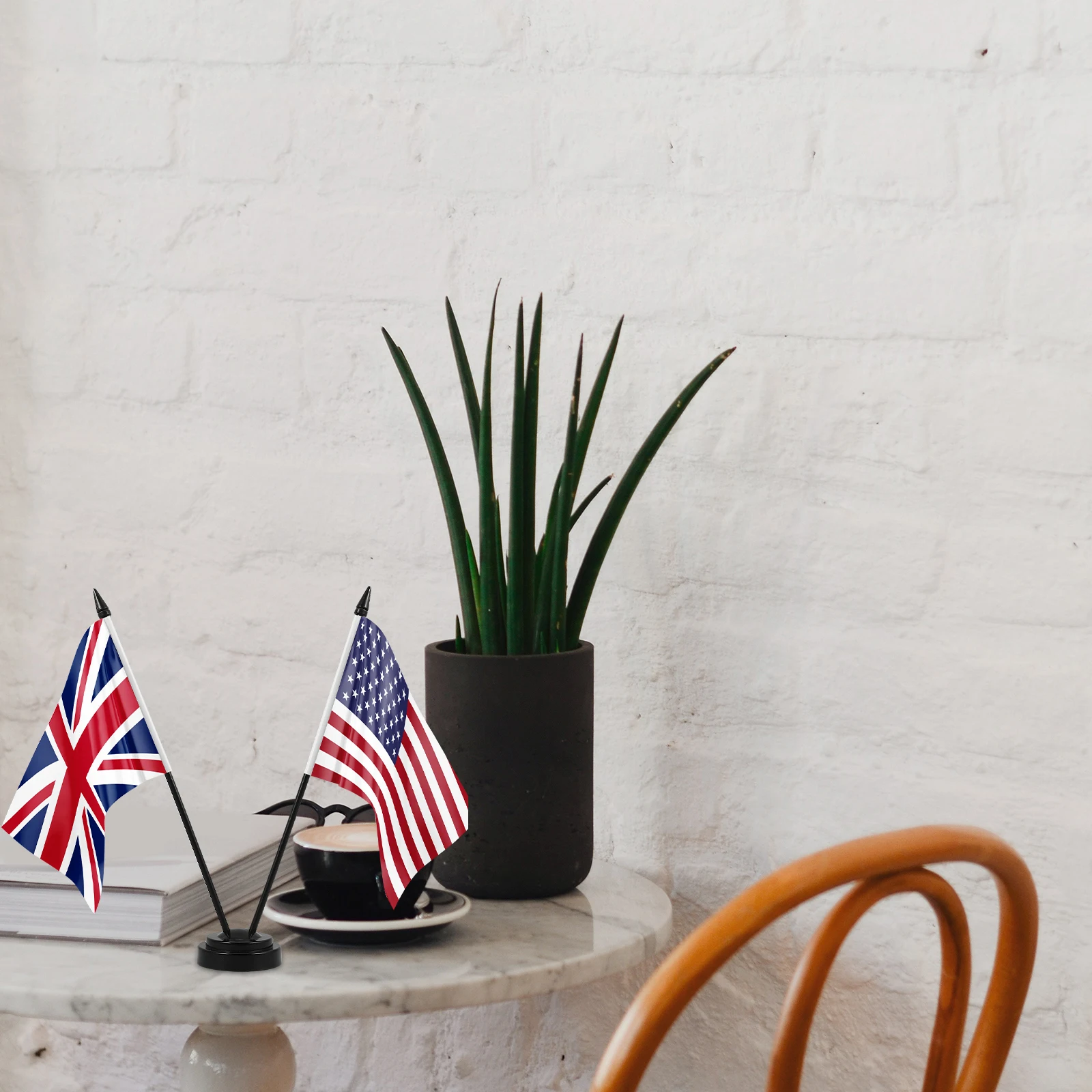 

Plastic Portable Flag Stand Base Mini Flag Holder for Desk Office Conference Room Window Display Party Decoration