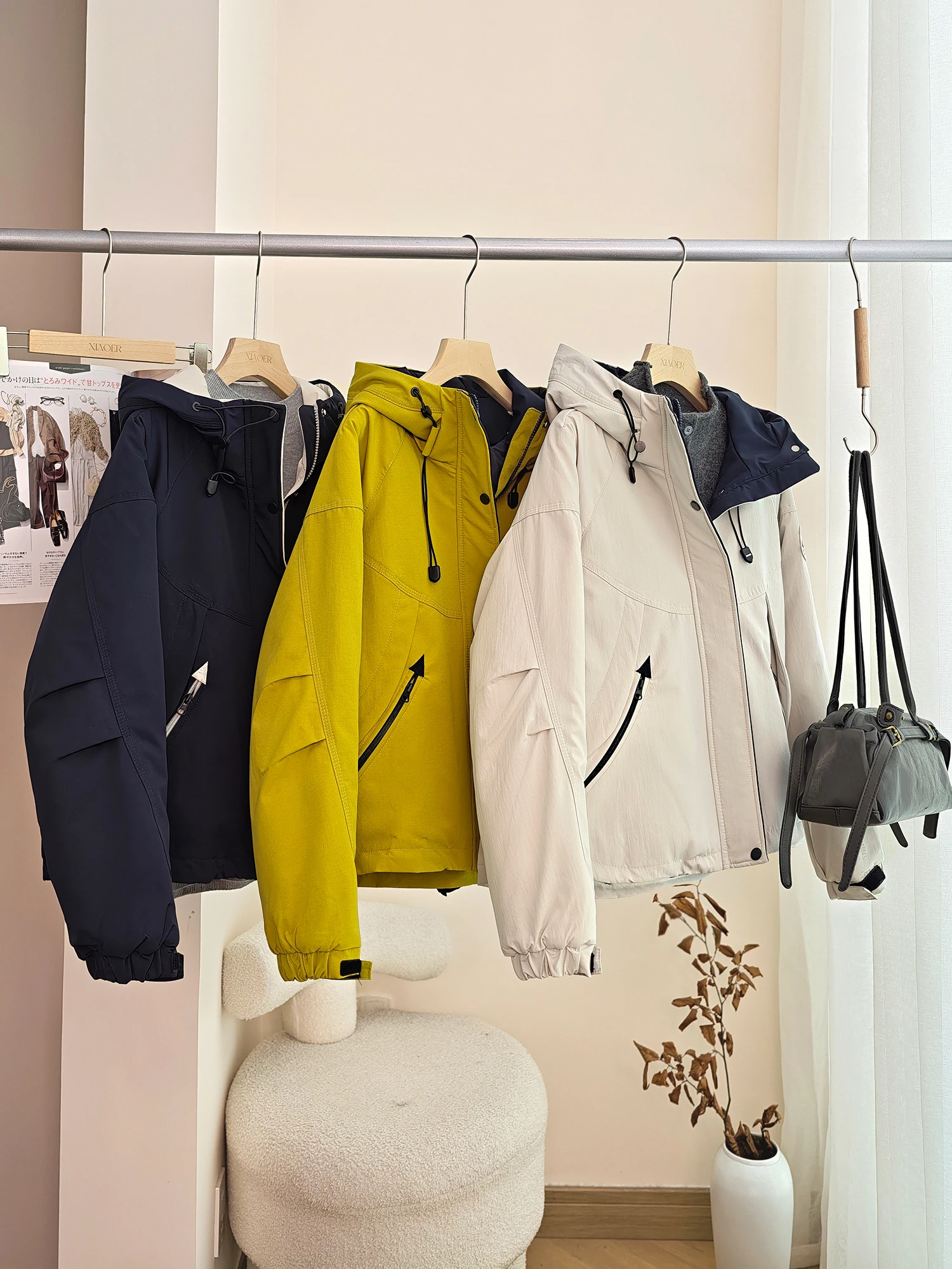 

Женская утепленная куртка с капюшоном на флисовой подкладке, ветрозащитная, повседневная, с длинными рукавами, на молнии, из полиэстера