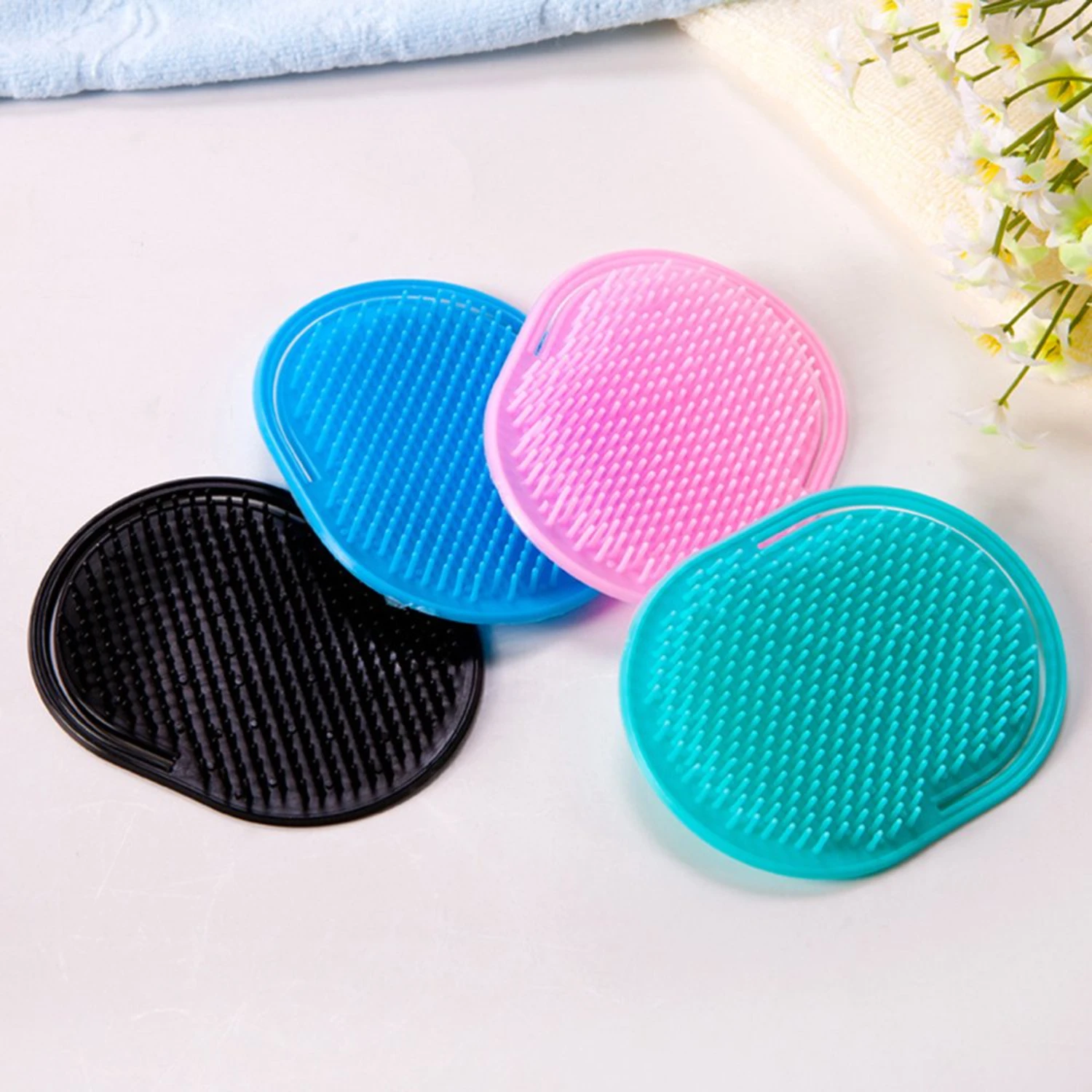 Men Palm Brush Finger Massage Comb Portable Hair  Shampoo  Pocket Comb Scalp Massager Brush for Home and Travel(Black)