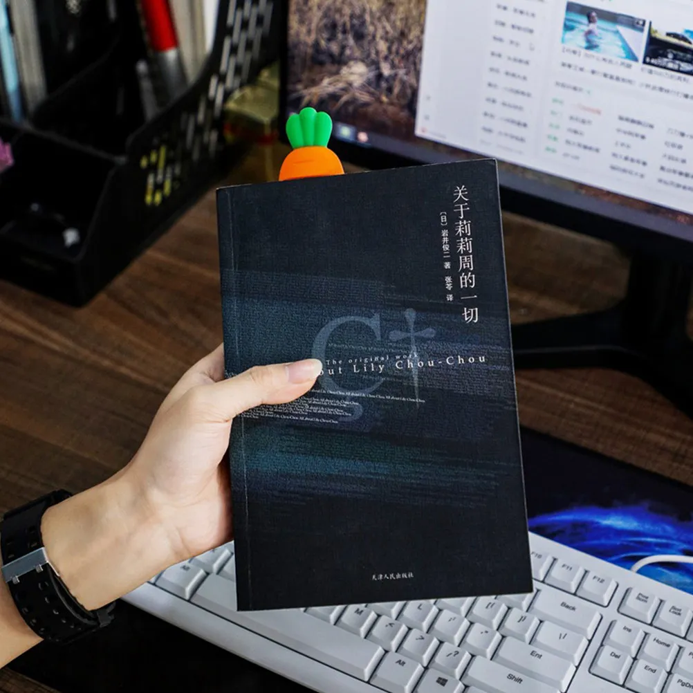 

Carrot Bookmark Silicone Sturdy Lightweight Marker for Readers Writers Students Cute Pendant Decorative Stationery