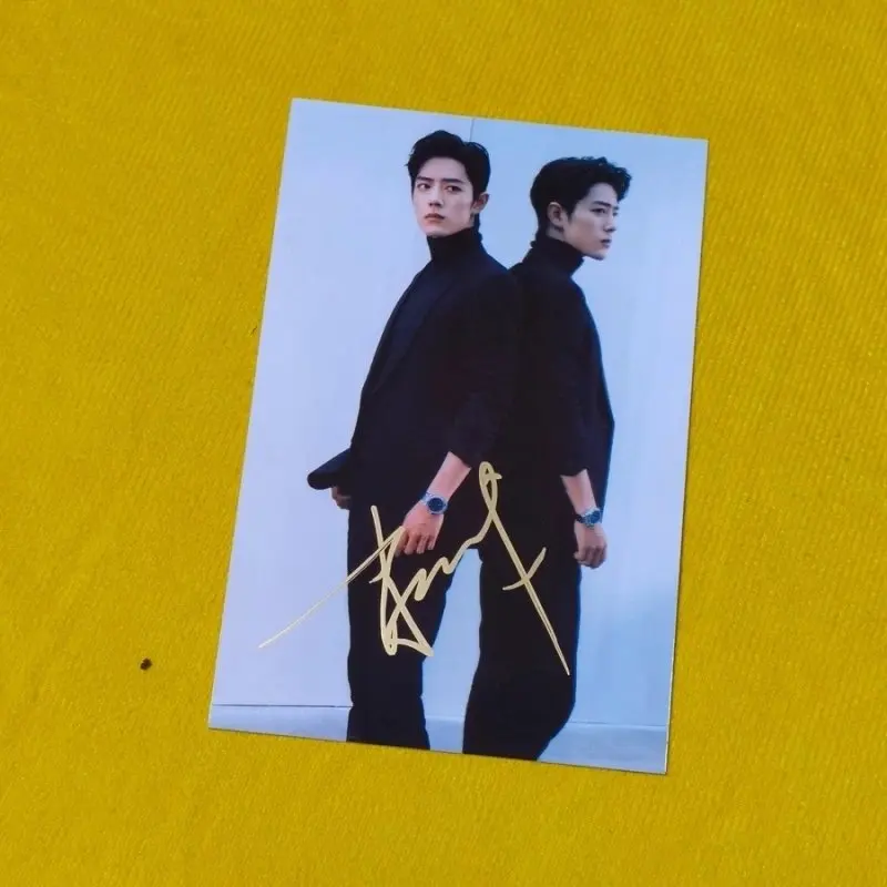 Fevereiro novo Xiao Zhan assinou pessoalmente foto de 6 polegadas e cartaz de 12 polegadas como um presente para amigos