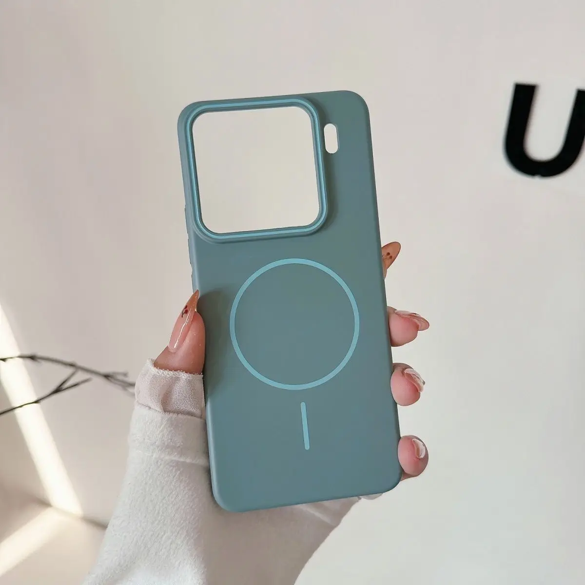 حافظة لهاتف Xiaomi 15T Pro جديدة بسيطة ناعمة غير لامعة صديقة للبشرة غطاء مغناطيسي مضاد للسقوط لهاتف Xiaomi15T ممتص للصدمات Funda