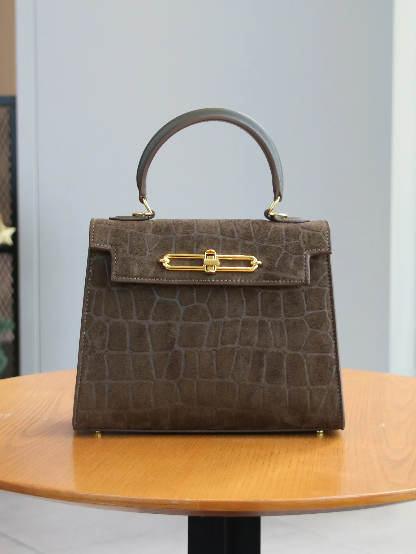 

Осенне-зимняя коллекция 2026: ретро-сумка с матовым крокодиловым узором, элитная модная женская сумка, элегантная деловая сумка для офиса, универсальная сумка для работы.