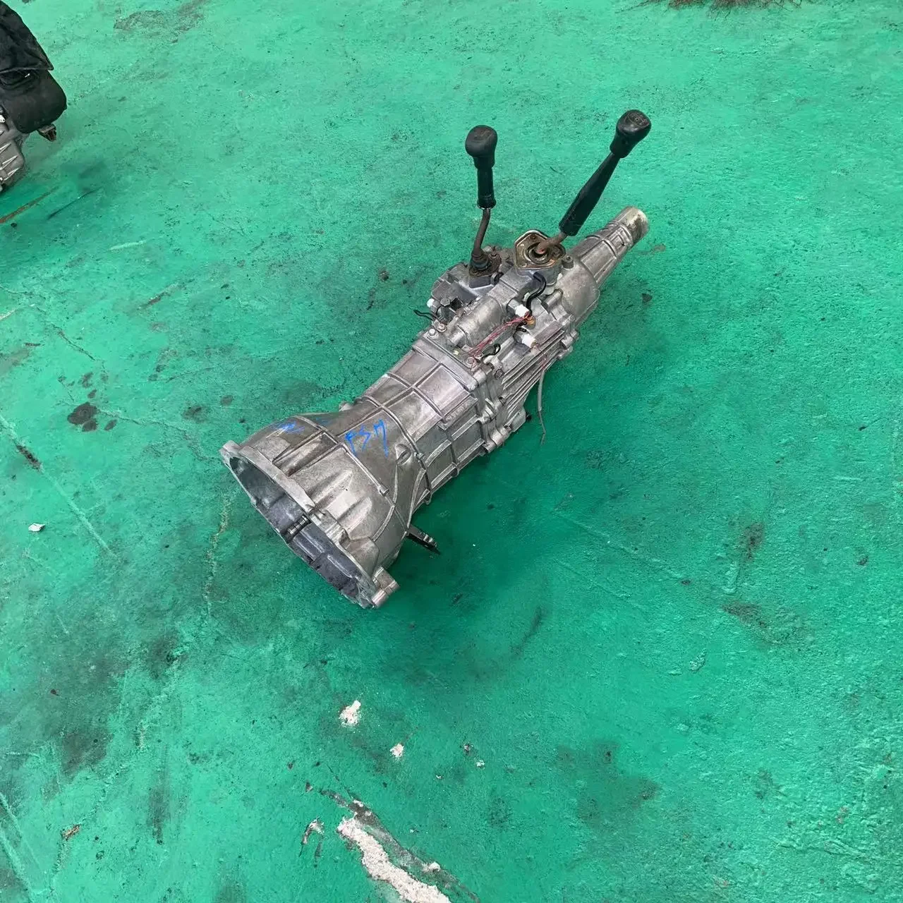 2023 Wholesale car Transmission Assembly 4JB1 4x4 Used gearbox for Isuzu pickup truck