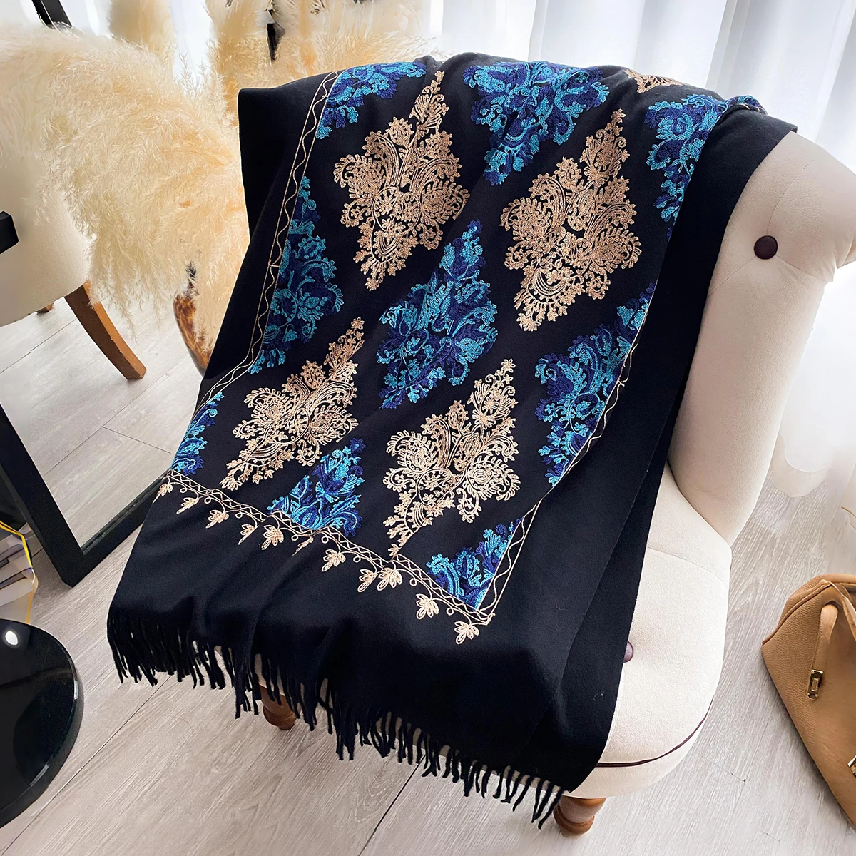 Frauen Mode Winter Warme Kaschmir Schals Stickerei Pashmina Decke Dicken Schal Wrap Halstuch Bufanda Echarpe Poncho Schal – Detail 4