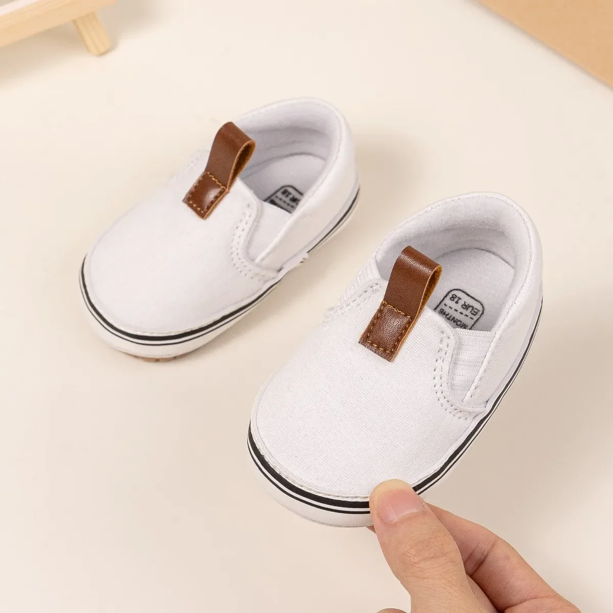 Moda bonito fundo plano deslizamento-em sapatos casuais e macios da criança do bebê primavera/outono nova venda quente crianças deslizamento-em sapatos de lona