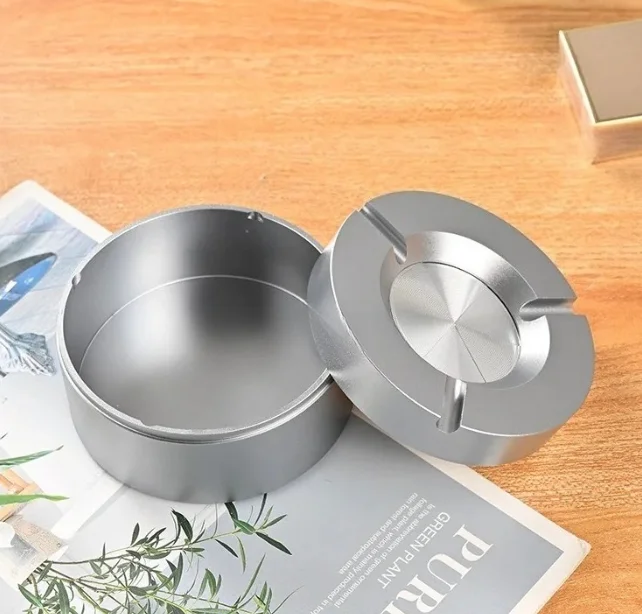 Home Office Desktop Aluminum Alloy Open and Close Ashtray with High Appearance and Anti Drop Silver Car Ashtray