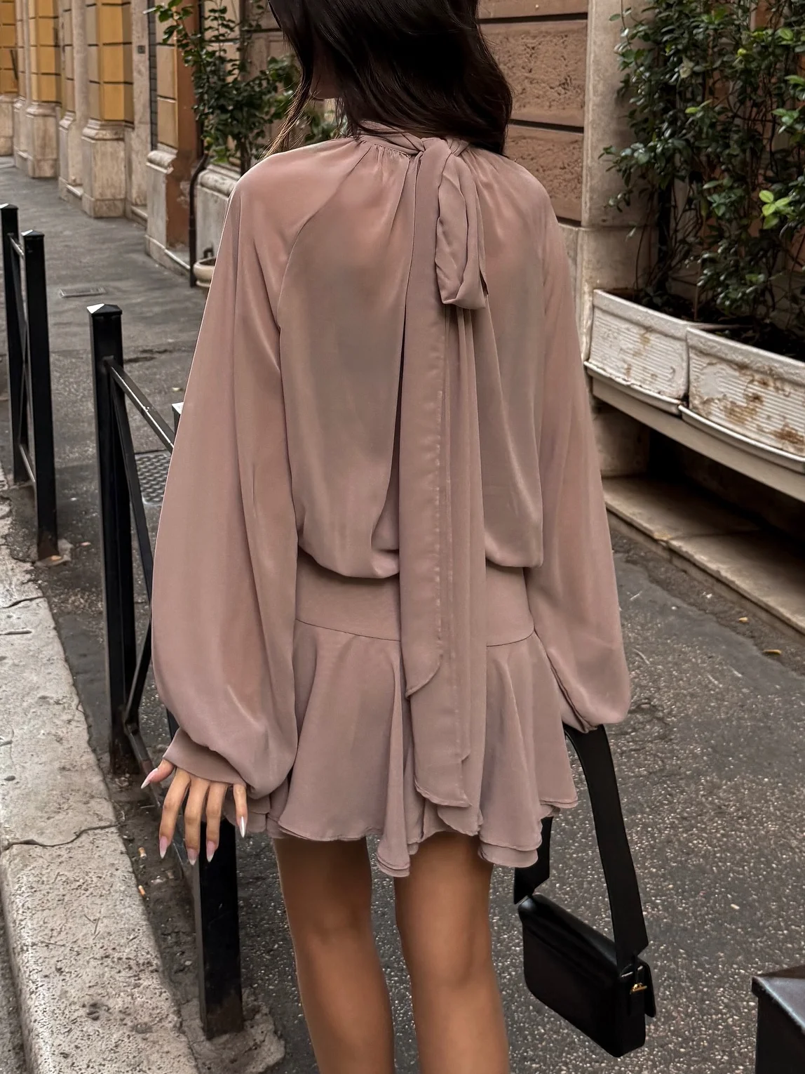 Elegancka damska sukienka mini z długim rękawem, z wysokim dekoltem, plisowana, codzienna, w jednolitym kolorze, letnia moda damska, sukienka długa z ozdobną kokardą.