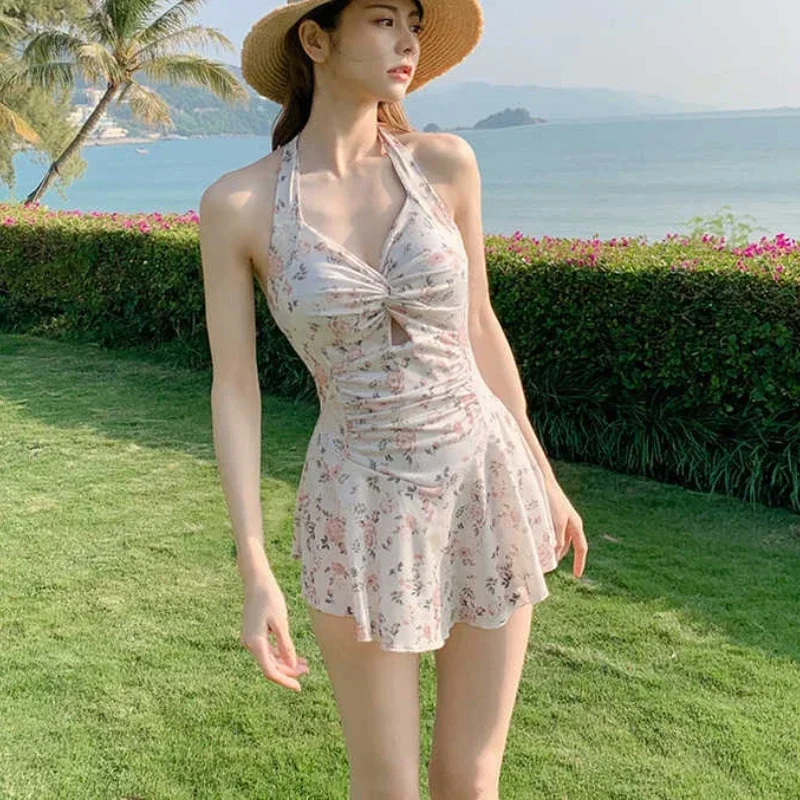 Traje de baño dulce y bonito con correa para el cuello para mujer, traje de baño Sexy de una pieza con almohadilla en el pecho, vestidos de playa ajustados, traje de baño para niñas