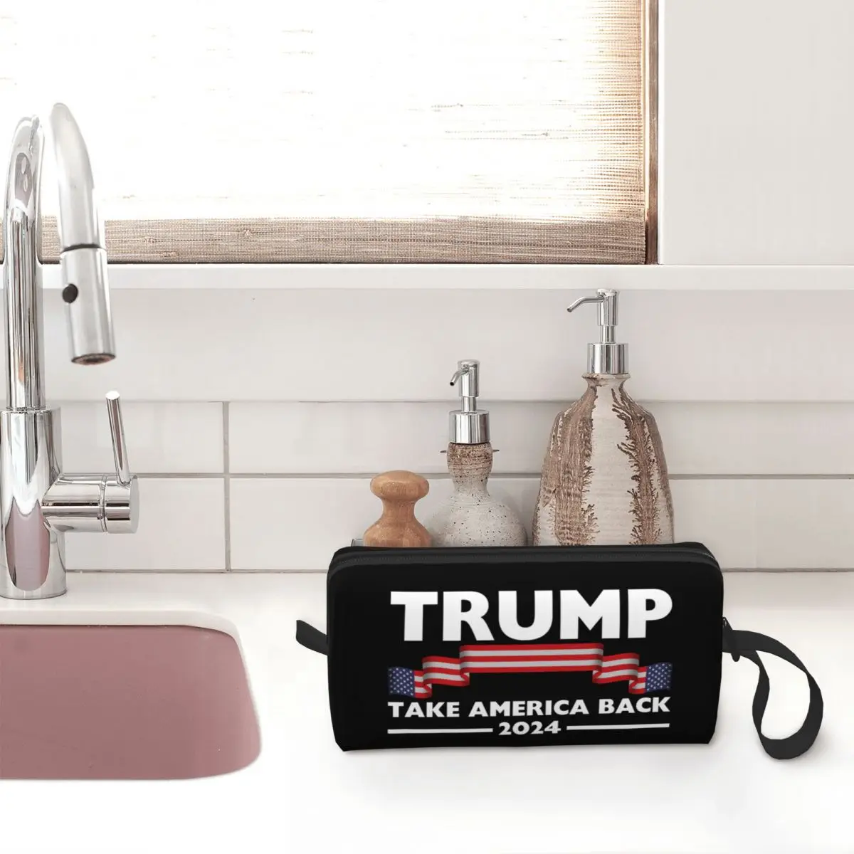 Trump-bolsa de cosméticos para mujer, estuche de maquillaje de gran capacidad, Kawaii, almacenamiento de belleza, bolsas de aseo, 2024