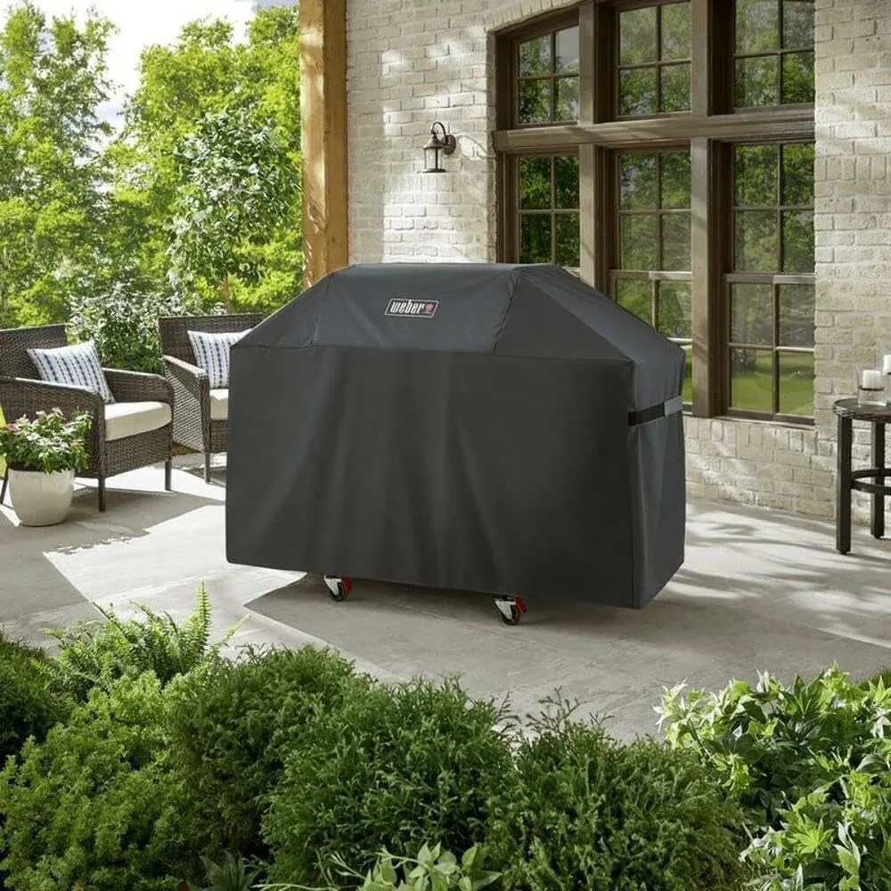 Premium Outdoor Grill Cover – Water-Resistant, Durable Black Fabric with Secure Fastening Straps for 3-Burner Gas Grills