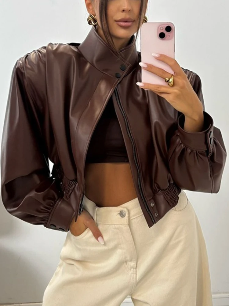 เสื้อแจ็คเก็ตหนังเทียมคอตั้งทรงสั้นสไตล์สตรีทแฟชั่น  แบบต่อผ้าสีพื้น  รุ่นใหม่สำหรับผู้หญิง