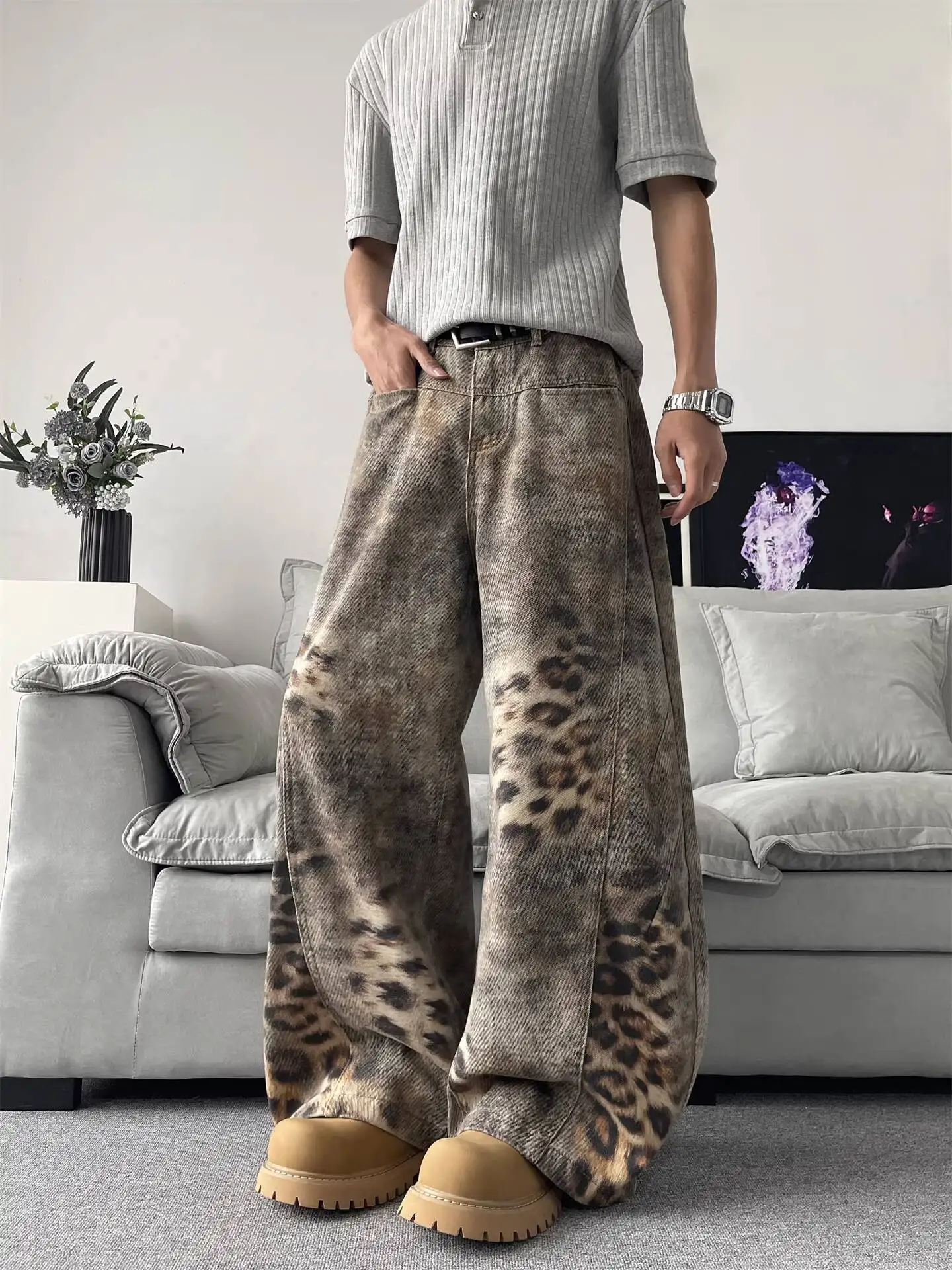 

Джинсы Unsiex 2026: Новые летние мужские джинсы с 3D-принтом, имитирующим пятна леопарда, в американском уличном стиле, свободные, широкие, повседневные брюки