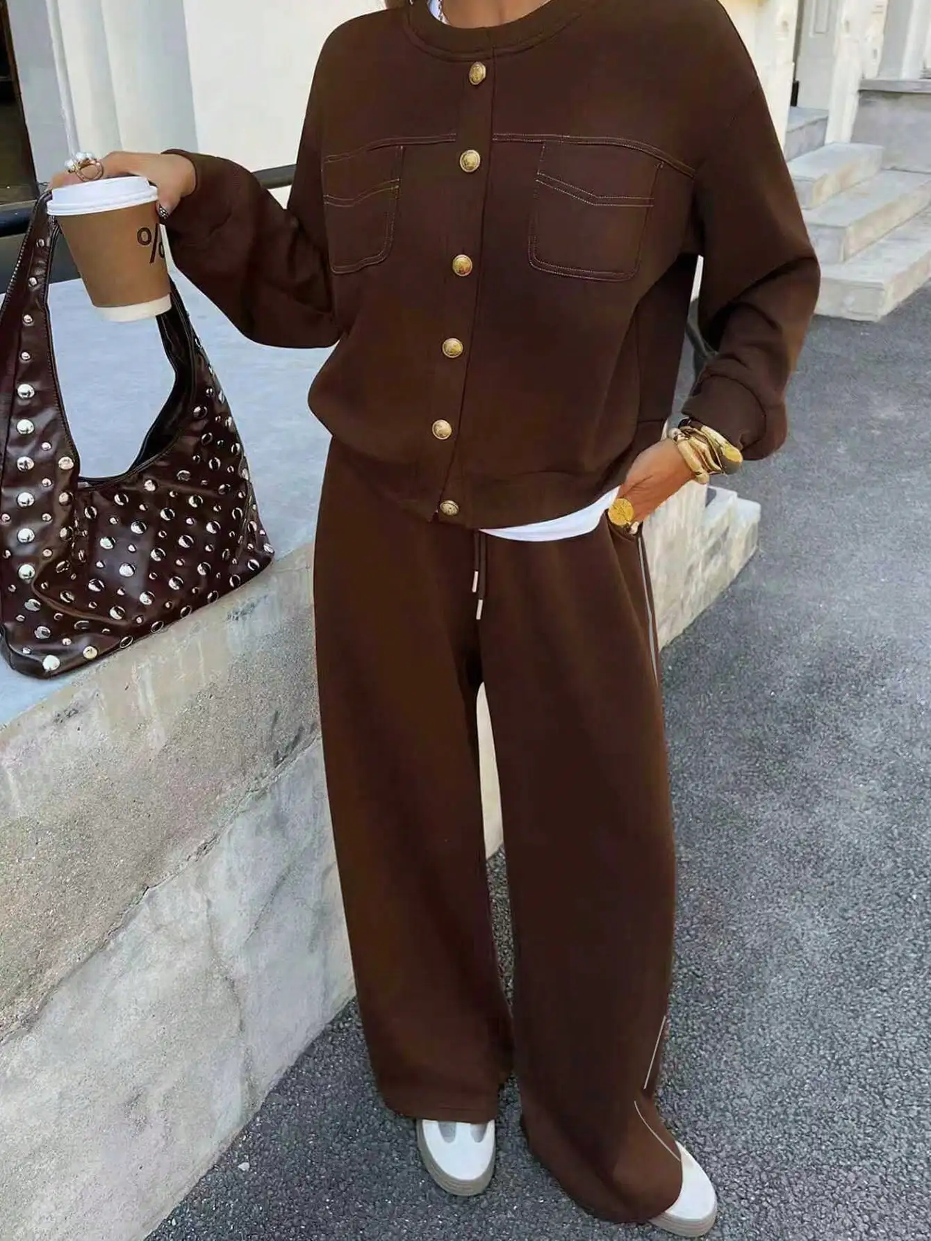 Bruine jas met wijde schouders, knoopsluiting en wijde broek, 2-delige set voor casual herfstoutfits