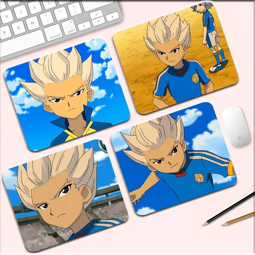 لوحة ماوس صغيرة من Anime Inazuma Eleven، وسادة كمبيوتر محمول مضادة للانزلاق