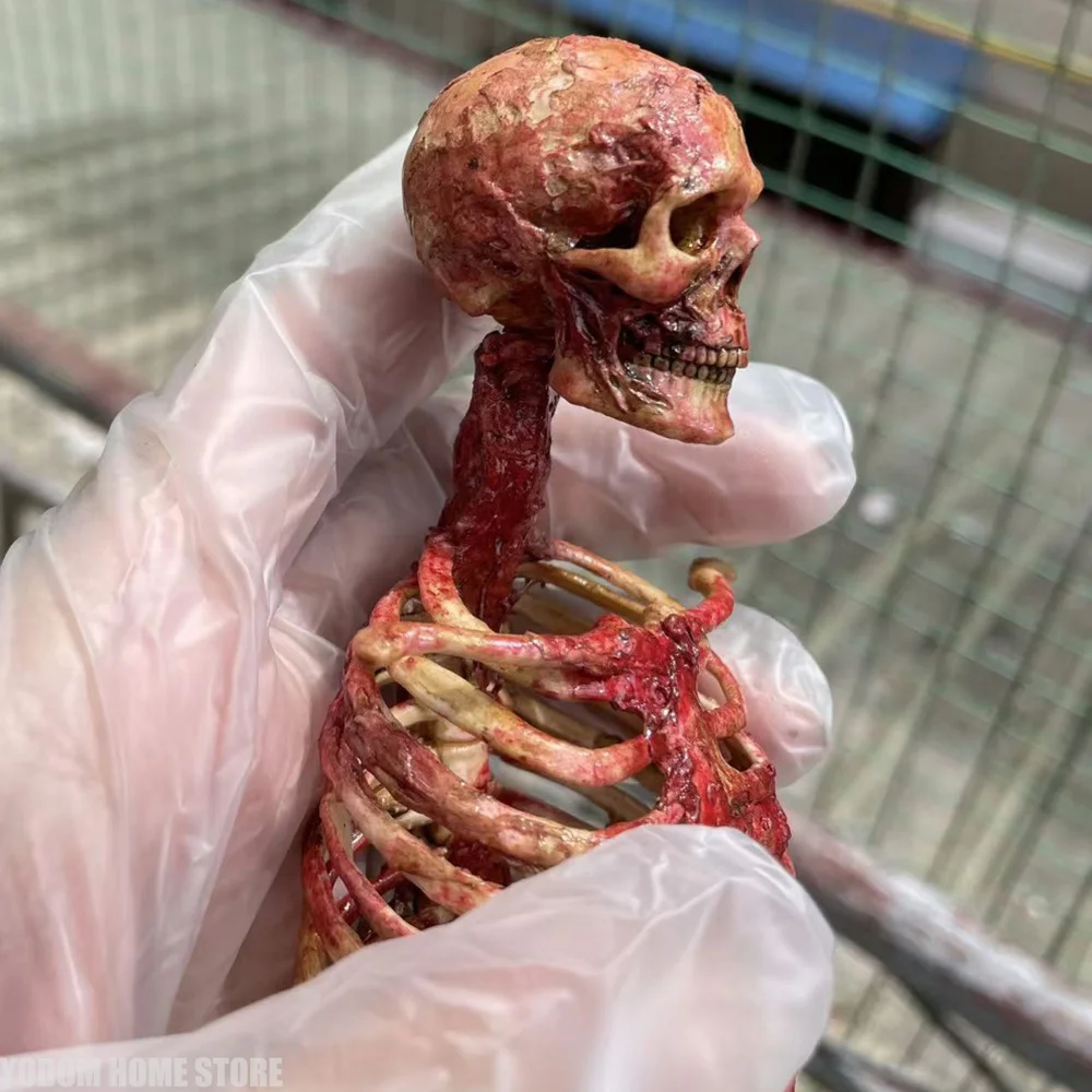 Realistic Blood Skull Statue, Handcrafted Horror Decor 1:6 1:12 Scale for Halloween Party & Collection
