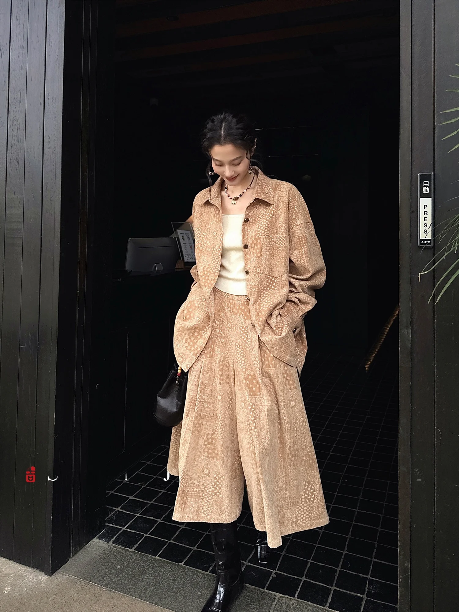 

Sanji Black Flower【Sanyuan】Комплект из шерстяной ткани с вышивкой и узором пейсли для ранней осени, женский модный ансамбль